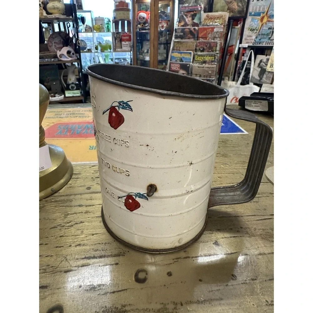 Vintage Bromwell's APPLE Measuring 3-Cup Flour Sifter Off White With Apples